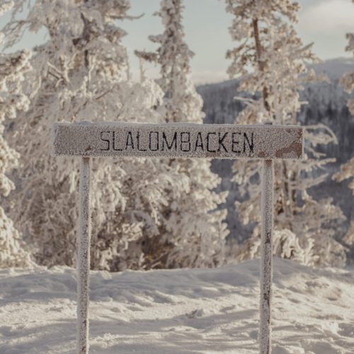 Skylt till slalombacke i Funäsfjällen